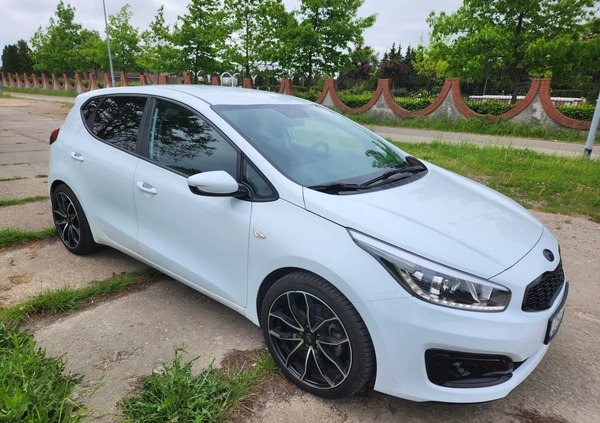 Kia Ceed cena 42000 przebieg: 147200, rok produkcji 2015 z Kostrzyn małe 254
